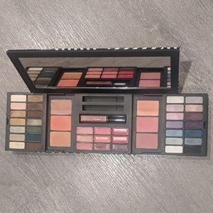 Estee Lauder 46 Hot Shades 2016 Holiday Set